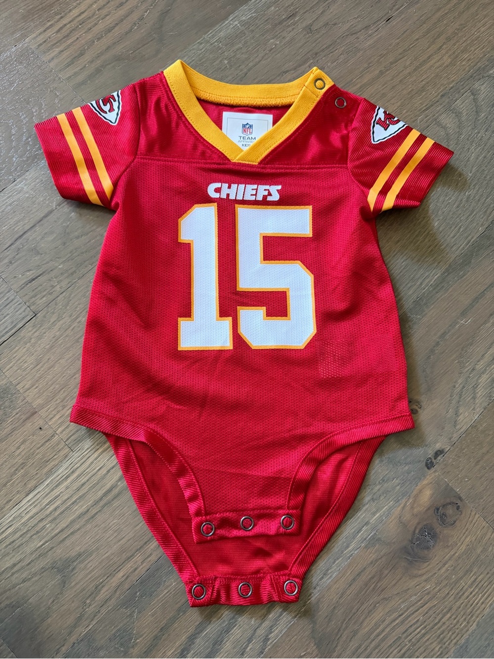 Patrick Mahomes #15 Kansas City Chiefs Jersey Romper 3/6 MONTHS Red NFL Football